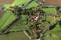 Luchtfoto van vestingdorp Oudeschans met stervormige wallen en grachten