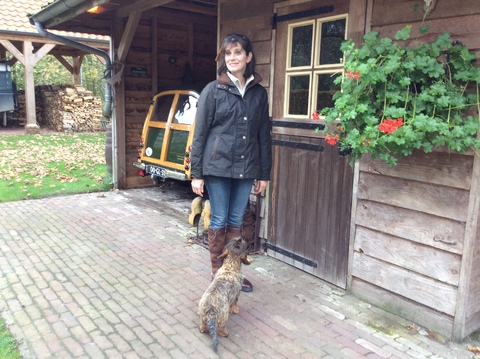 Met dank aan deze mevrouw voor het poseren na het kiezen van de mooie nieuwe Dubarry jas!