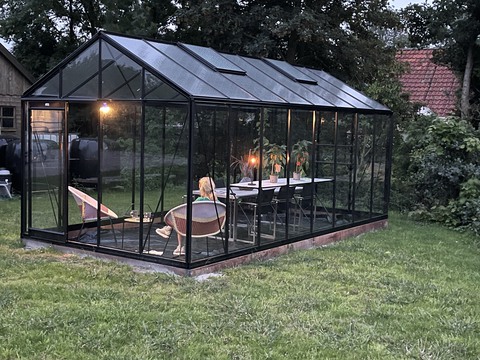 Eerst als tuinkamer gebruiken en volgend jaar vullen met tomaten enz.